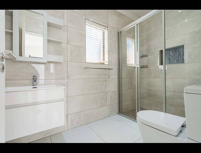 4 BEDROOM HOUSE FOR SALE IN HILLCREST CENTRAL